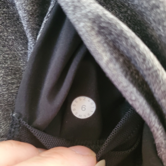 Lululemon on the fly pants sz 6 heathered gray black 27" inseam - Picture 5 of 10